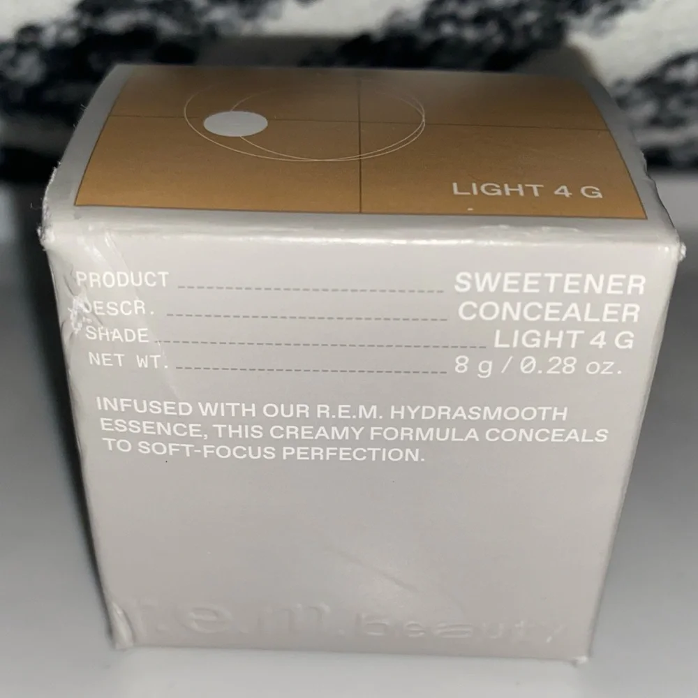✨r.e.m Beauty - Sweetener Concealer - Light (4 g ) Light w/ Gold Undertones✨NEW✨